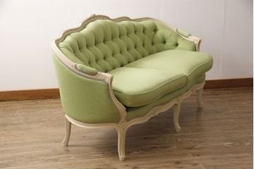 中古美品　カリモク家具(karimoku)　domani(ドマーニ)　Louis(ルイ)XVシリーズ　淡い色合いがエレガントな2人掛けソファ(二人掛けソファ、2P)(定価約58万円)(R-052284)