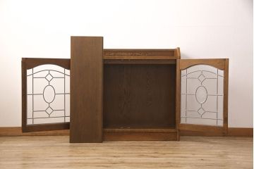 中古美品　三越家具　Brugge(ブルージュ)　ステンドグラスとバラのレリーフが上品なサイドボード(サイドキャビネット、戸棚、収納棚)(定価約17万円)(R-052286)