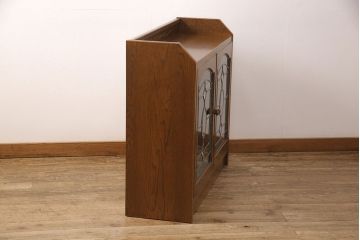 中古美品　三越家具　Brugge(ブルージュ)　ステンドグラスとバラのレリーフが上品なサイドボード(サイドキャビネット、戸棚、収納棚)(定価約17万円)(R-052286)