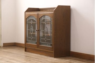 中古美品　三越家具　Brugge(ブルージュ)　ステンドグラスとバラのレリーフが上品なサイドボード(サイドキャビネット、戸棚、収納棚)(定価約17万円)(R-052286)