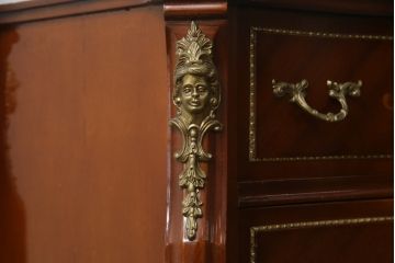 中古　イタリア高級輸入家具　象嵌と真鍮金具で凝ったつくりが美しいサイドボード(引き出し、チェスト)(定価約60万円)(R-052287)