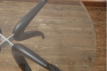 中古　美品　イタリア製　ポラダ(porada)　RETRO1(レトロ1)　芸術品のような独特のデザインが魅力のダイニングテーブル(ガラステーブル、ラウンドテーブル)(定価約46万円)(R-052299)