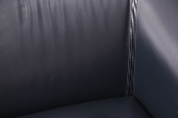 中古　美品　オーストリア　ヴィットマン(WITTMANN)　AURA(アウラ)　丸みのあるデザインで優しい雰囲気を醸し出す高級本革二人掛けソファ(2P、アームソファ)(定価約50万円)(R-052307)