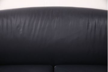 中古　美品　オーストリア　ヴィットマン(WITTMANN)　AURA(アウラ)　丸みのあるデザインで優しい雰囲気を醸し出す高級本革二人掛けソファ(2P、アームソファ)(定価約50万円)(R-052307)