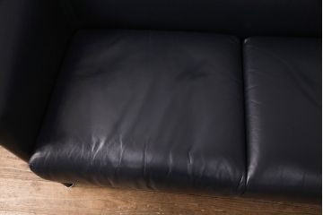 中古　美品　オーストリア　ヴィットマン(WITTMANN)　AURA(アウラ)　丸みのあるデザインで優しい雰囲気を醸し出す高級本革二人掛けソファ(2P、アームソファ)(定価約50万円)(R-052307)