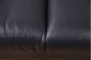 中古　美品　オーストリア　ヴィットマン(WITTMANN)　AURA(アウラ)　丸みのあるデザインで優しい雰囲気を醸し出す高級本革二人掛けソファ(2P、アームソファ)(定価約50万円)(R-052307)