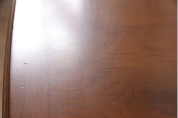 中古美品　イギリス高級家具　マホガニー材　ロスジョン(ROSJOHN)　イギリス王室御用達　洗練されたデザインが美しいチェスト(定価約33万円)(引き出し、サイドボード)(R-052308)