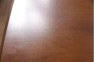 中古美品　イギリス高級家具　マホガニー材　ロスジョン(ROSJOHN)　イギリス王室御用達　洗練されたデザインが美しいチェスト(定価約33万円)(引き出し、サイドボード)(R-052308)
