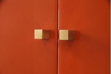 和製ビンテージ　国産工芸家具　総漆塗り　朱と黒のコントラストが美しいモダンキャビネット(収納棚、戸棚)(R-052309)