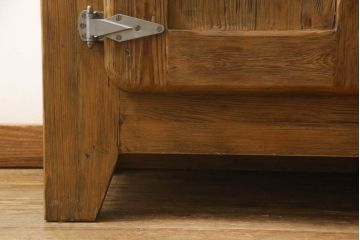 中古　超美品　CRASH GATE(クラッシュゲート) Knot antiques (ノットアンティークス)　ERIO CABINET 4DOOR　カントリーな雰囲気がかわいらしい、アンティーク加工の冷蔵庫風キャビネット(収納棚、戸棚)(R-052310)