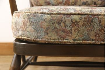 中古美品　ERCOL(アーコール)　上品な花柄が素敵な1人掛けソファ(ラウンジチェア、アームチェア、椅子、1シーターソファ)(R-052324)