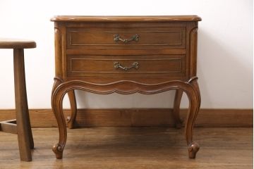 中古美品　DREXEL HERITAGE(ドレクセルヘリテイジ)　Touraine(ツーレイン)　マホガニー材　気品ある佇まいが美しいサイドテーブル(ナイトテーブル、エンドテーブル、サイドチェスト)(R-052329)
