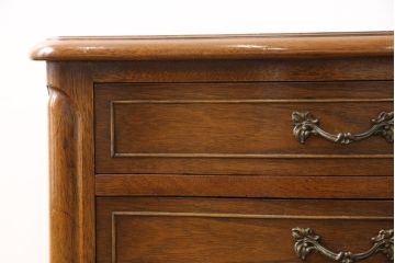 中古美品　DREXEL HERITAGE(ドレクセルヘリテイジ)　Touraine(ツーレイン)　マホガニー材　気品ある佇まいが美しいサイドテーブル(ナイトテーブル、エンドテーブル、サイドチェスト)(R-052329)