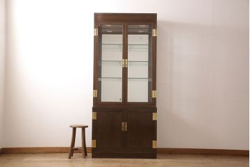 中古　美品　カリモク家具(karimoku)　domani(ドマーニ)　Morganton(モーガントン)　スタイリッシュな佇まいが気品溢れる飾り棚(キャビネット、収納棚、陳列棚、食器棚、本箱)(R-052331)