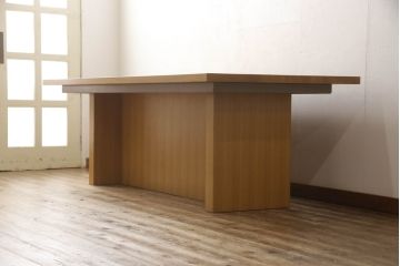 中古　デンマーク輸入家具　オーク材　大きなサイズで広々使える、スタイリッシュなダイニングテーブル(食卓、作業台、北欧)(R-052336)