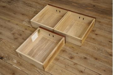 中古　超美品　岩谷堂箪笥　格子のデザインと美しい杢目が上質な和の雰囲気を醸し出す食器棚(キャビネット、収納棚、水屋箪笥、茶棚)(定価約70万円)(R-052337)