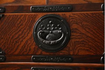 中古　超美品　岩谷堂箪笥　格子のデザインと美しい杢目が上質な和の雰囲気を醸し出す食器棚(キャビネット、収納棚、水屋箪笥、茶棚)(定価約70万円)(R-052337)