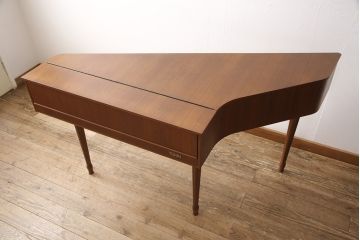 和製ビンテージ　希少　東海楽器チェンバロ　TOKAI PIANO(トーカイピアノ)　ジャンク品　ディスプレイにおすすめ!北欧デザインが素朴でかわいらしいピアノ(ヴィンテージ、ディスプレイ、店舗什器)(R-052352)