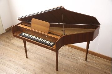 和製ビンテージ　希少　東海楽器チェンバロ　TOKAI PIANO(トーカイピアノ)　ジャンク品　ディスプレイにおすすめ!北欧デザインが素朴でかわいらしいピアノ(ヴィンテージ、ディスプレイ、店舗什器)(R-052352)