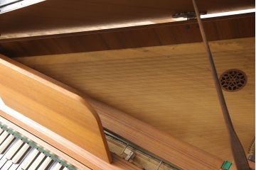 和製ビンテージ　希少　東海楽器チェンバロ　TOKAI PIANO(トーカイピアノ)　ジャンク品　ディスプレイにおすすめ!北欧デザインが素朴でかわいらしいピアノ(ヴィンテージ、ディスプレイ、店舗什器)(R-052352)
