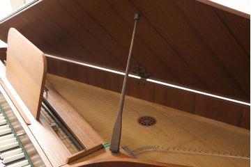 和製ビンテージ　希少　東海楽器チェンバロ　TOKAI PIANO(トーカイピアノ)　ジャンク品　ディスプレイにおすすめ!北欧デザインが素朴でかわいらしいピアノ(ヴィンテージ、ディスプレイ、店舗什器)(R-052352)