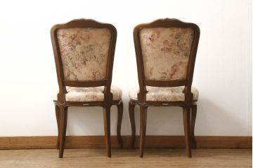 中古　カリモク家具(karimoku)　domani(ドマーニ)　Louis(ルイ)XVシリーズ　淡い色合いと凝ったデザインが気品を感じさせるダイニングチェア2脚セット(定価　2脚約34万円)(椅子)(R-052354)