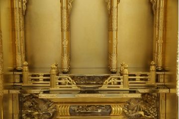 中古　展示品　未使用品　伝統工芸　50代　金仏壇「山水」　細部まで造り込まれた意匠と高級感漂う芸術品のような佇まいが魅力の長岡仏壇(定価約130万円)(R-052356)