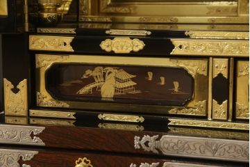 中古　展示品　未使用品　伝統工芸　50代　金仏壇「山水」　細部まで造り込まれた意匠と高級感漂う芸術品のような佇まいが魅力の長岡仏壇(定価約130万円)(R-052356)