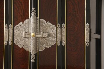 中古　展示品　未使用品　伝統工芸　50代　金仏壇「山水」　細部まで造り込まれた意匠と高級感漂う芸術品のような佇まいが魅力の長岡仏壇(定価約130万円)(R-052356)