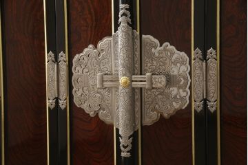 中古　展示品　未使用品　伝統工芸　50代　金仏壇「山水」　細部まで造り込まれた意匠と高級感漂う芸術品のような佇まいが魅力の長岡仏壇(定価約130万円)(R-052356)