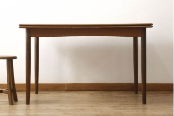 デンマークビンテージ　チーク材　シンプルなデザインが取り入れやすいダイニングテーブル(エクステンションテーブル、ドローリーフテーブル、食卓、ヴィンテージ)(R-052358)