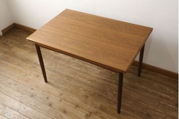 デンマークビンテージ　チーク材　シンプルなデザインが取り入れやすいダイニングテーブル(エクステンションテーブル、ドローリーフテーブル、食卓、ヴィンテージ)(R-052358)