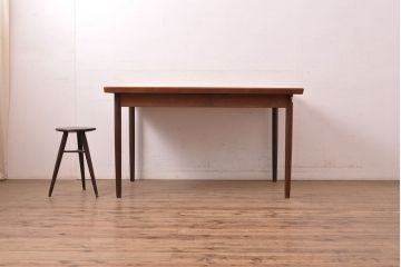 デンマークビンテージ　チーク材　シンプルかつスタイリッシュな佇まいが魅力的なエクステンションテーブル(ダイニングテーブル、食卓、作業台、ヴィンテージ、北欧)(R-052359)