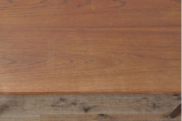 デンマークビンテージ　チーク材　シンプルかつスタイリッシュな佇まいが魅力的なエクステンションテーブル(ダイニングテーブル、食卓、作業台、ヴィンテージ、北欧)(R-052359)
