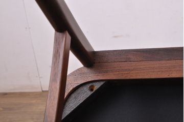 中古　デンマーク高級輸入家具　ローズウッド　高めの背もたれが印象的なチェア4脚セット(椅子、ダイニングチェア、北欧)(定価 4脚約60万円、北欧)(R-052362)