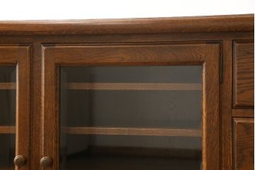 中古美品　カントリーハウス　秋山木工　シンプルな中にもつくりの良さが伺えるサイドボード(キャビネット、引き出し、リビングボード)(R-052368)