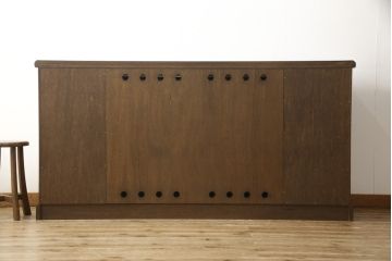 中古美品　カントリーハウス　秋山木工　シンプルな中にもつくりの良さが伺えるサイドボード(キャビネット、引き出し、リビングボード)(R-052368)