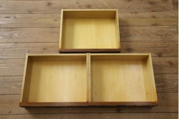 中古　美品　特注品　日光彫り　大胆に彫られた花の彫刻が目を引くキャビネット(定価約65万円)(サイドボード、収納棚、茶箪笥、茶棚)(R-052369)