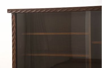 中古　美品　特注品　日光彫り　大胆に彫られた花の彫刻が目を引くキャビネット(定価約65万円)(サイドボード、収納棚、茶箪笥、茶棚)(R-052369)