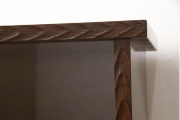 中古　美品　特注品　日光彫り　大胆に彫られた花の彫刻が目を引くキャビネット(定価約65万円)(サイドボード、収納棚、茶箪笥、茶棚)(R-052369)