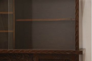 中古　美品　特注品　日光彫り　大胆に彫られた花の彫刻が目を引くキャビネット(定価約65万円)(サイドボード、収納棚、茶箪笥、茶棚)(R-052369)