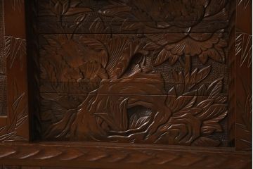 中古　美品　特注品　日光彫り　大胆に彫られた花の彫刻が目を引くキャビネット(定価約65万円)(サイドボード、収納棚、茶箪笥、茶棚)(R-052369)