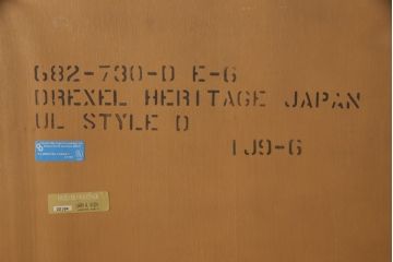 中古　美品　DREXEL HERITAGE(ドレクセルヘリテイジ)　Grand Villa(グランドヴィラ)　優雅で品のある佇まいが美しいガラスケース(キュリオケース、キャビネット、飾り棚、陳列棚)(R-052370)