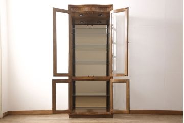 中古　美品　DREXEL HERITAGE(ドレクセルヘリテイジ)　Grand Villa(グランドヴィラ)　優雅で品のある佇まいが美しいガラスケース(キュリオケース、飾り棚、陳列棚)(R-052371)