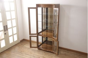 中古　美品　DREXEL HERITAGE(ドレクセルヘリテイジ)　Grand Villa(グランドヴィラ)　優雅で品のある佇まいが美しいガラスケース(キュリオケース、飾り棚、陳列棚)(R-052371)