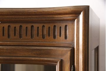 中古　美品　DREXEL HERITAGE(ドレクセルヘリテイジ)　Grand Villa(グランドヴィラ)　優雅で品のある佇まいが美しいガラスケース(キュリオケース、飾り棚、陳列棚)(R-052371)