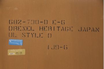 中古　美品　DREXEL HERITAGE(ドレクセルヘリテイジ)　Grand Villa(グランドヴィラ)　優雅で品のある佇まいが美しいガラスケース(キュリオケース、飾り棚、陳列棚)(R-052371)