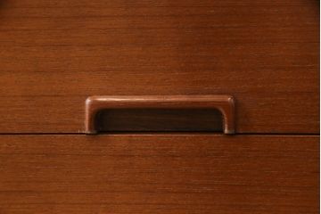 ジャパンビンテージ　洗練された佇まいが美しいシンプルキャビネット(収納棚、食器棚、本箱、ブックケース、飾り棚、ヴィンテージ)(R-052373)