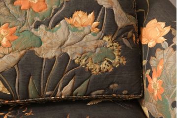 中古　ETHAN ALLEN(イーセンアーレン)　色鮮やかなボタニカル柄が目を引く2人掛けソファ(二人掛けソファ)(R-052376)