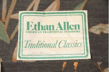 中古　ETHAN ALLEN(イーセンアーレン)　色鮮やかなボタニカル柄が目を引く2人掛けソファ(二人掛けソファ)(R-052376)